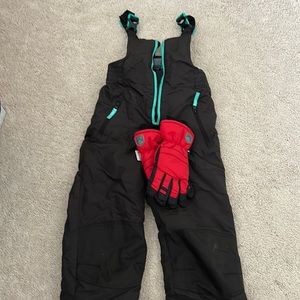 Boys snowpants plus gloves